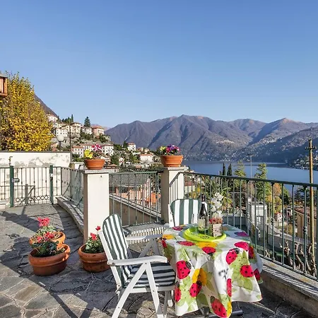 Terrace Lake View 아파트